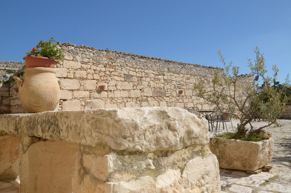 Casina Di Grotta Di Ferro Pension Santa Croce Camerina Buitenkant foto