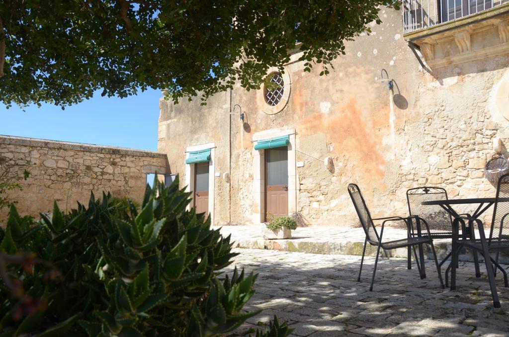 Casina Di Grotta Di Ferro Pension Santa Croce Camerina Buitenkant foto