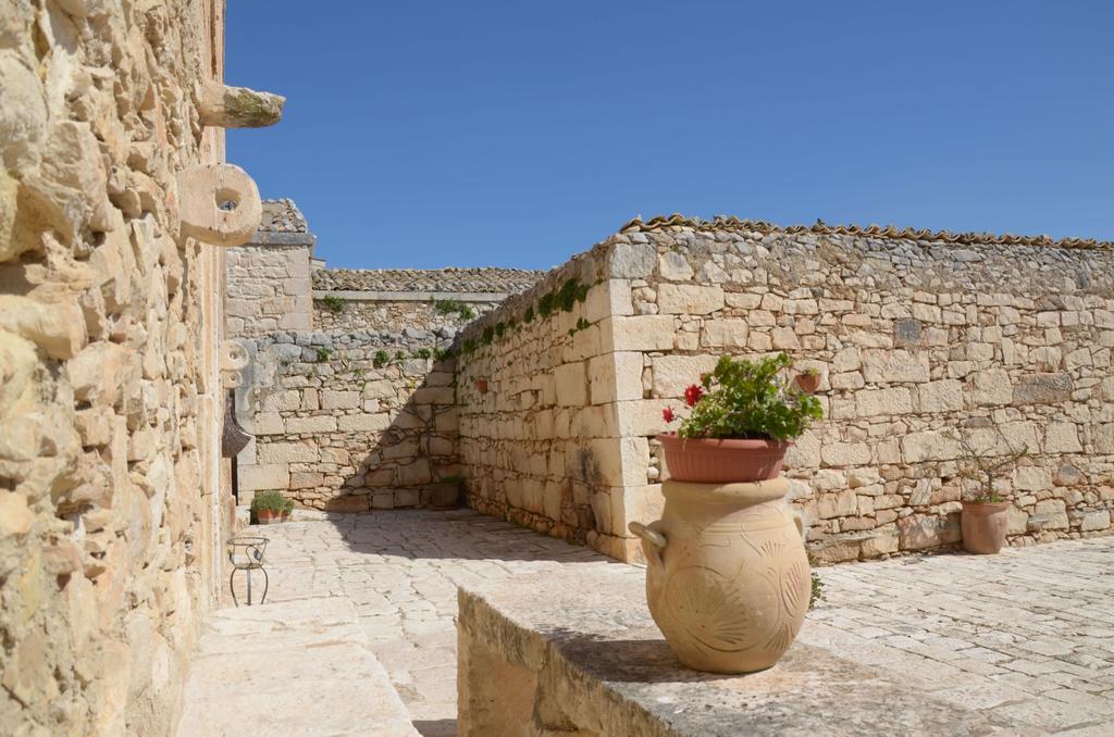 Casina Di Grotta Di Ferro Pension Santa Croce Camerina Buitenkant foto