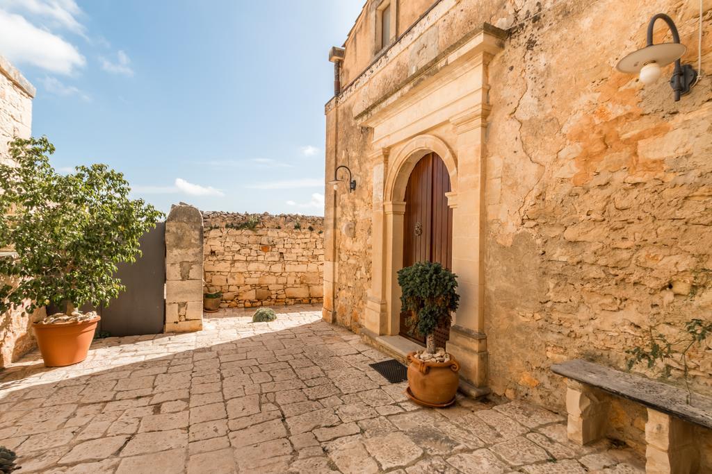 Casina Di Grotta Di Ferro Pension Santa Croce Camerina Buitenkant foto